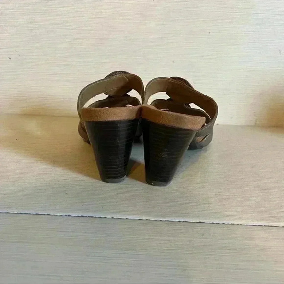 Leather Naturalizer Heeled Sandal - Picture 4 of 10